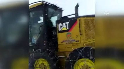 Malatya'da tipi nedeniyle Pütürge kara yolu ulaşıma kapandı