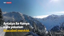 Antalya-Konya yolunda kar kalınlığı yarım metreye ulaştı