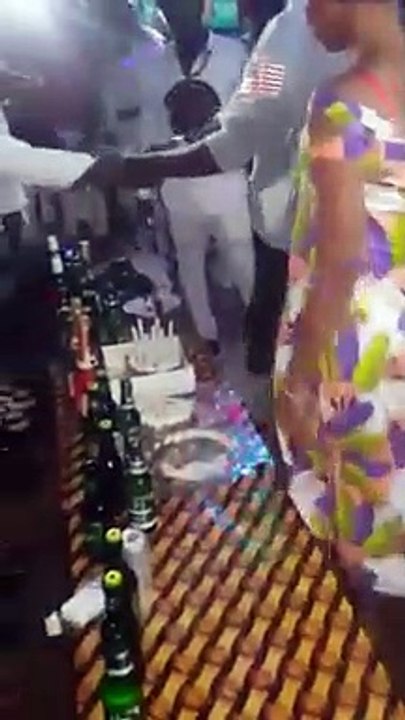 SITUATION SOAYÉE - Elle gâche la fête d'anniversaire de son ex