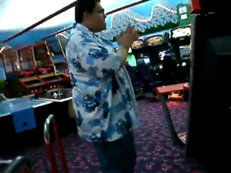 Random Silliness - DDR Arcade second round featuring The Porkchop 09/10/2009! part 1