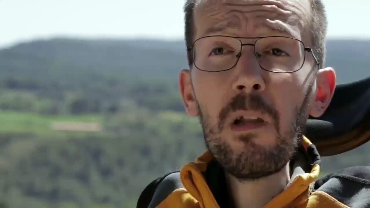 Con esta cara se comprometió Echenique a no cambiarse de barrio... ¡y lo quiso hacer ley!