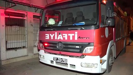 Kendisini eve kilitleyerek zarar veren kişiyi polis ikna etti