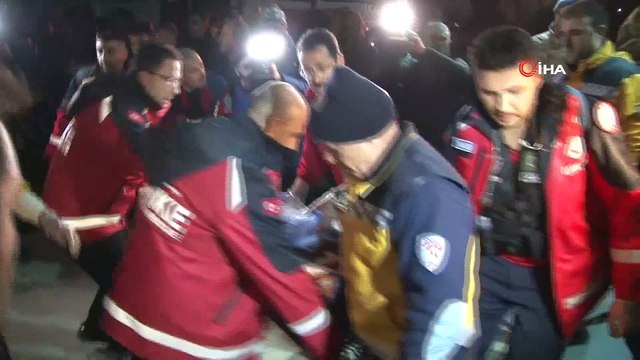 Somali'deki bombalı saldırıda hayatını kaybeden 2 Türk vatandaşı ve yaralanan 16 kişi askeri uçakla Türkiye'ye getirildi