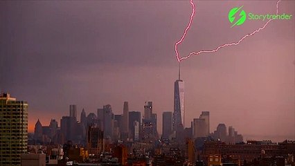 Les images incroyable de la foudre qui touche le one world trade center