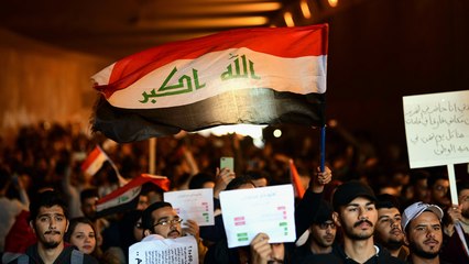 في العراق.. شلل سياسي وحراك لا يهدأ بالشارع