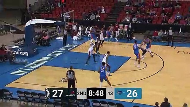 Devon Hall Posts 11 points & 14 rebounds vs. Sioux Falls Skyforce