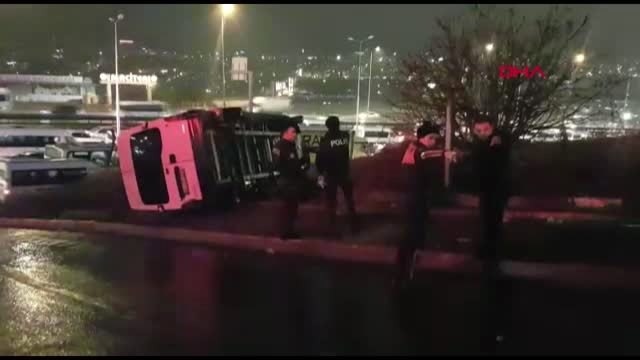 Esenyurt'ta işçi servisi devrildi 6 kişi hafif yaralandı