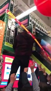 Esta tienda paga muy caro una coma mal puesta en el precio de un televisor