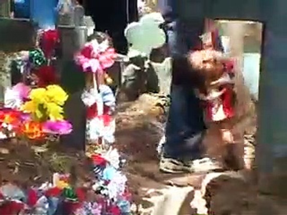 Entre los muertos