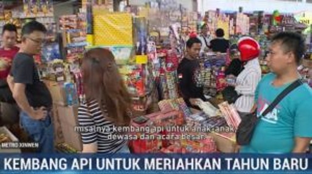 Pedagang Kembang Api Mulai Banjiri Pasar Asemka