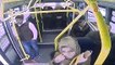 Pendik'te minibüste kızının taciz edildiğini iddia eden anneden yumruklu saldırı