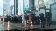İstanbul halkının 'ÇED raporuna itirazı' yağmura ve fırtınaya aldırış etmeden devam ediyor: Uzun kuyruklar oluştu