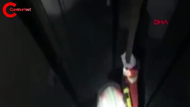 30'uncu kattan asansör boşluğuna düştü, 8'inci katta kurtarıldı