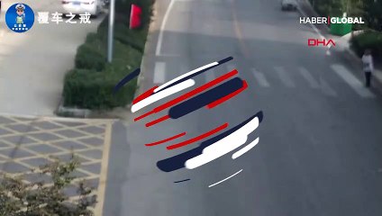 Küçük çocuğun ezilmekten saniye saniye böyle kurtuldu