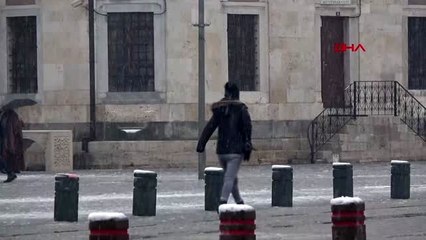 Konya'da kar yağışı etkili oluyor