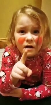 A 6 ans elle veut aller au pub avec ses parents