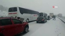 Yoğun kar Bursa Ankara karayolunu trafiğe kapattı