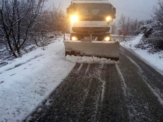 İzmir'de yollar karla kaplandı