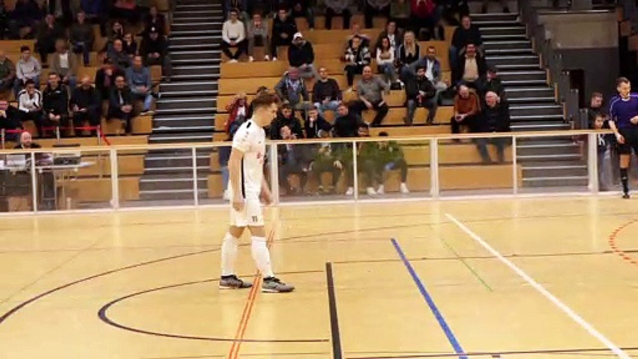 Der entscheidende Neunmeter von Justin Taubert (SVG) im Finale gegen Sparta