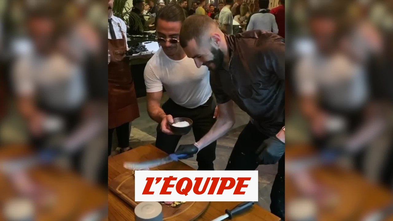 Benzema s'offre son steak couvert de feuilles d'or - Foot - WTF