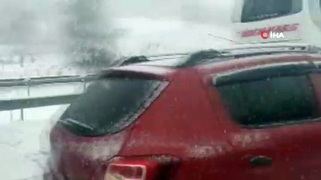 Yoğun Kar ve TIR Kazaları Bursa-Ankara Karayolunu Trafiğe Kapattı