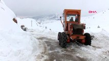 Tunceli'de kar 1 metreyi aştı, 150 köy yolu kapandı