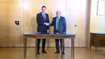 El PNV firma un acuerdo con el PSOE para apoyar la investidura de Sánchez