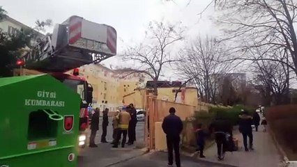 Beylikdüzü'nde okulun çatısı uçtu - İSTANBUL