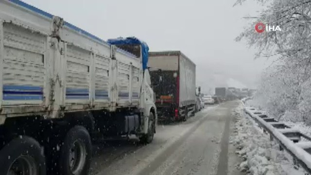 MEZİTLER YOGUN KAR YAGISI SEBEBİYLE ULASIMA KAPATILDI