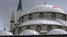 Arnavutköy'de cami minaresi fırtınada böyle sallandı