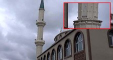 Arnavutköy'de cami minaresi fırtınanın etkisiyle sallandı
