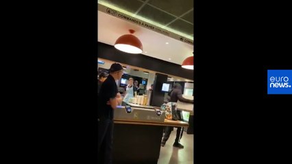 Video: Gast filmt bewaffneten Überfall auf McDonald's Restaurant nahe Lyon