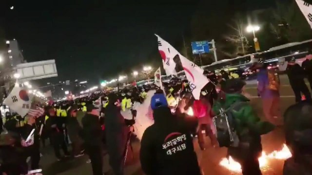 '공수처 반대' 우리공화당 행진 중 50대 분신 시도 / YTN