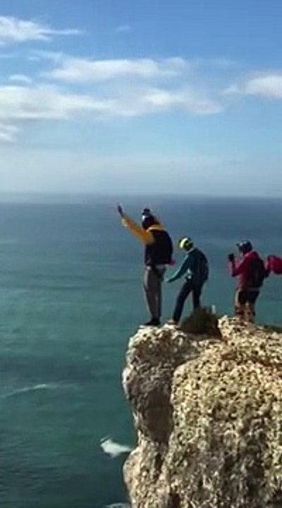 Deportista se lanza al vacío desde un acantilado y muere porque le falla el paracaídas