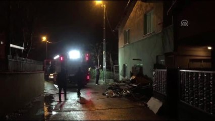 Beykoz'da 2 katlı evin çatısı uçtu