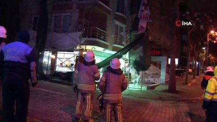 Şiddetli rüzgarda iskele koptu ! Yol trafiğe kapatıldı...