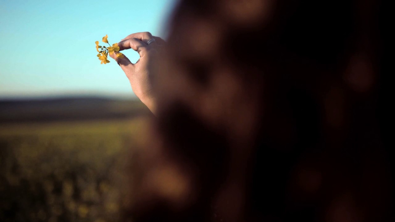Taryn Elliott - A Woman Playing - Nature/Human (No Copyright Video 116) [4K]