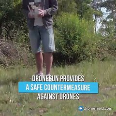 Así son los 'Drone Jammers' que usan sus rifles de radiofrecuencia para derribar drones