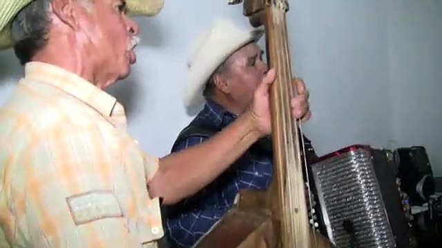 PARRAL CHIHUAHUA MEXICO los alegres de rancho nuevo/ me persigue tu sombra/