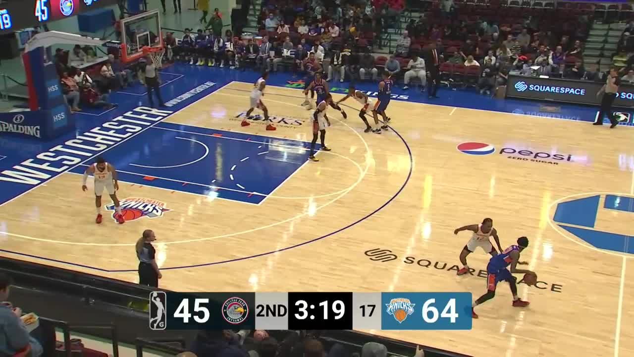 Kenny Wooten throws down the alley-oop!