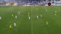Este futbolista marca un espectacular gol desde el medio del campo