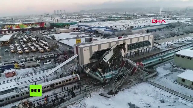 ¡Varios muertos y decenas de heridos! Impactantes imágenes que ha capturado un dron del fatal accidente de tren en Turquía