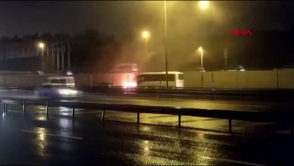 D-100'de otomobil alev alev yandı