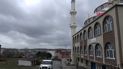 Minare fırtınada beşik gibi sallandı... O anlar kamerada