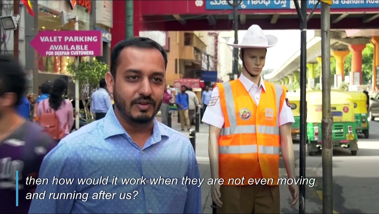 Police dress up mannequins to catch traffic offenders in India