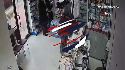 Vicdan sızlatan görüntü! Küçük kıza bunu yaptırdı