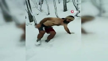 Yeni yıla eksi 2 derecede kar banyosu yaparak girdi: Deneyin, hastalık görmezsiniz