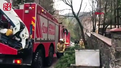 Скачать видео: Kartal'da istinat duvarı çöktü