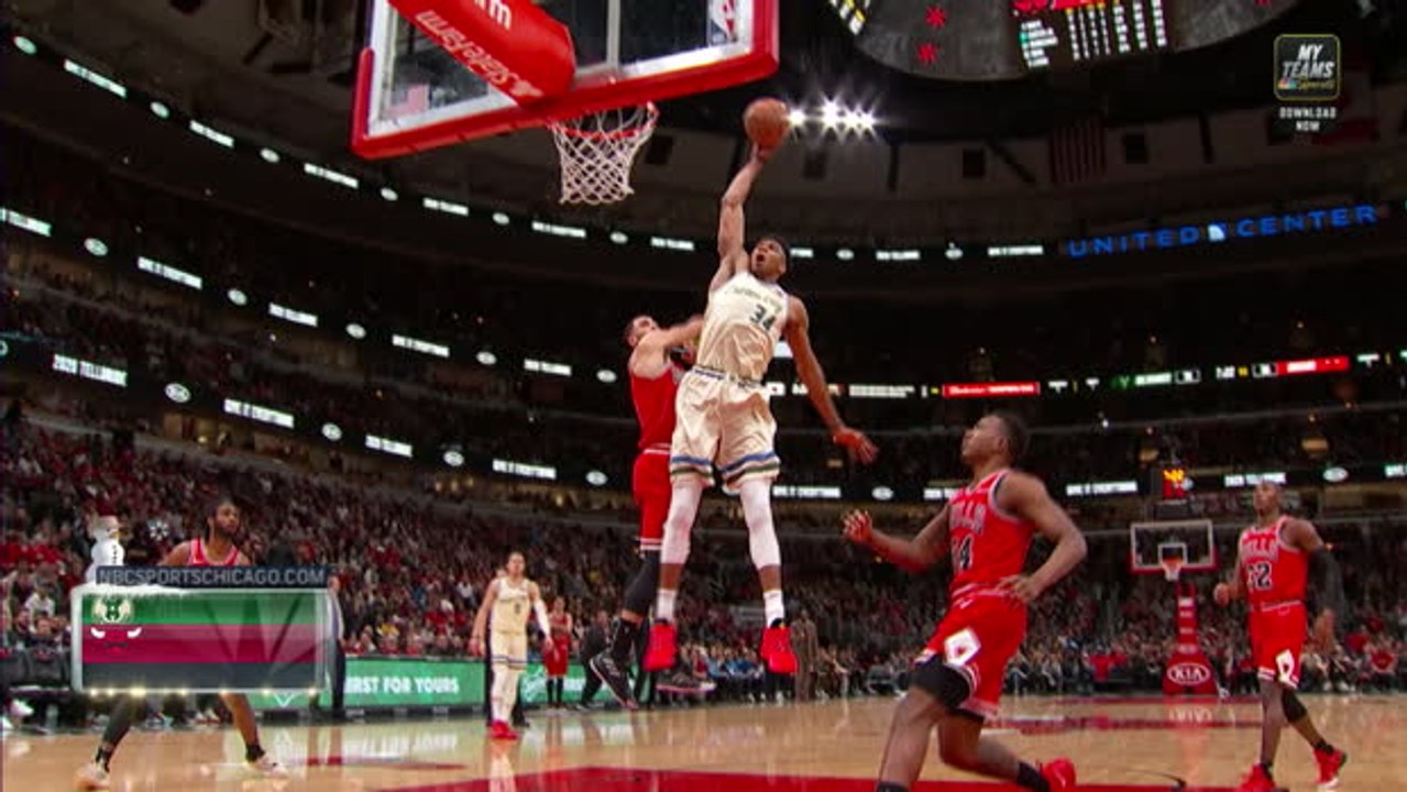 Giannis' double dunk as Bucks beat Bulls
