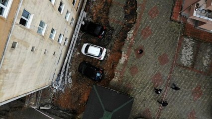 Kartal'da çöken istinat duvarı havadan görüntülendi